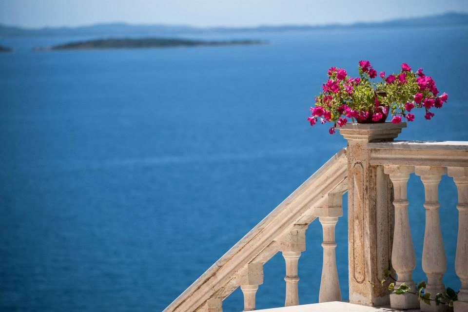 Situated right by the sea!